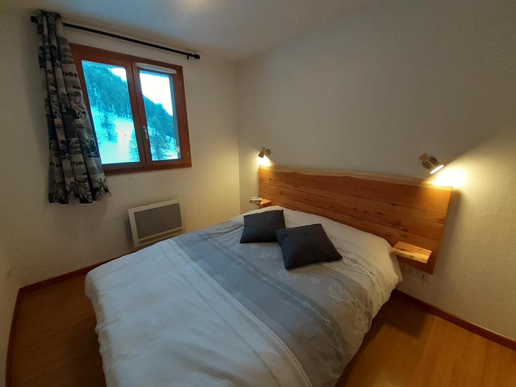 Appartement avec vue &agrave; Molines au coeur du Queyras&#x623F;&#x9593;&#x7684;&#x5E8A;