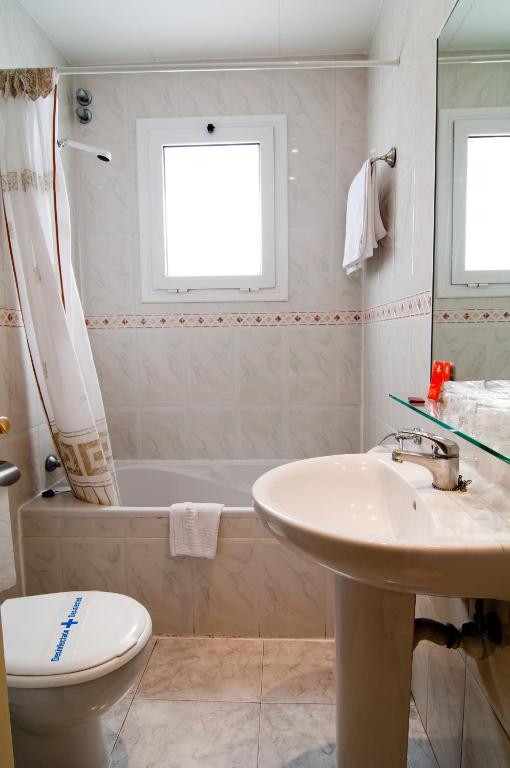 Koupelna v ubytování Hotel Claramar