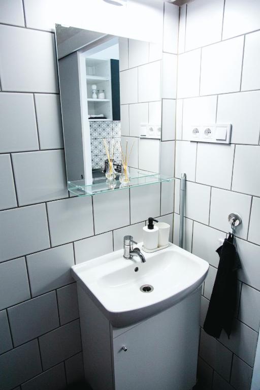 Kúpeľňa v ubytovaní Black & White Apartment with a gift soft PANDA