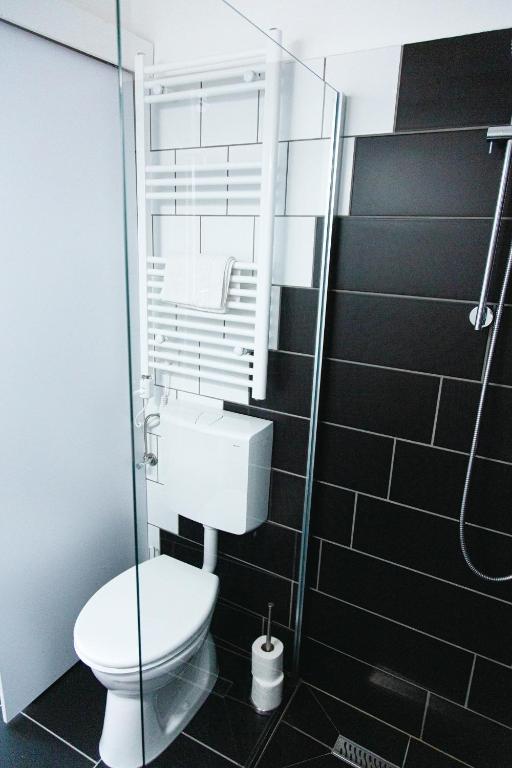 Kúpeľňa v ubytovaní Black & White Apartment with a gift soft PANDA