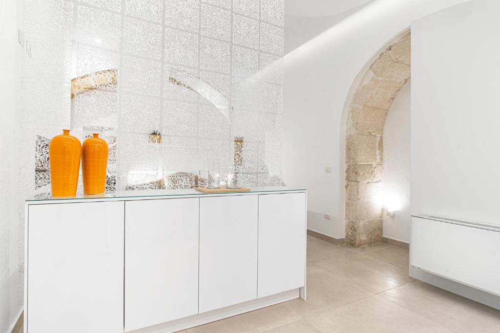 A bathroom at Casa Zummo Ortigia Luxury Apartment