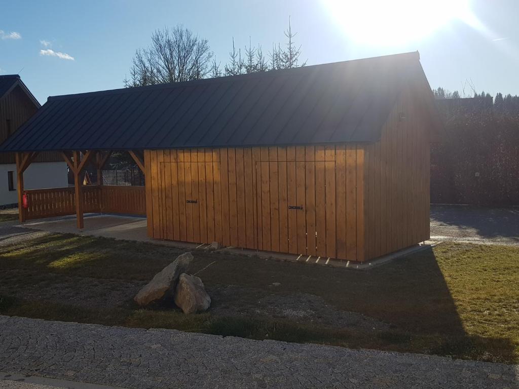 Budova, kde se aparthotel nachází