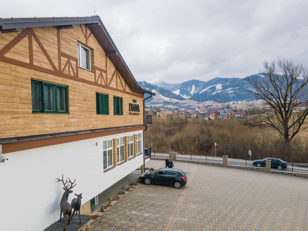 Nespecifikovaný výhled na hory nebo výhled na hory při pohledu z hotelu