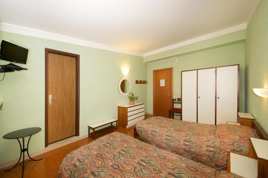TV a/nebo společenská místnost v ubytování Albergo Ponte di Nava