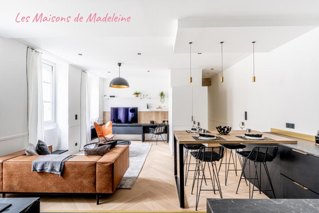 a kitchen and living room with a couch and a table at Le Passage Royal - Les Maisons de Madeleine in Nantes