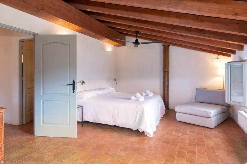 Postel nebo postele na pokoji v ubytování Mas del Blat CalongeCosta Brava en Mas Vilobí