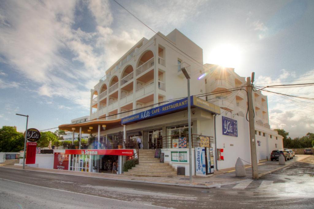 Apartamentos La Kiki, Байя-де-Сант-Антони - обновленные цены ...