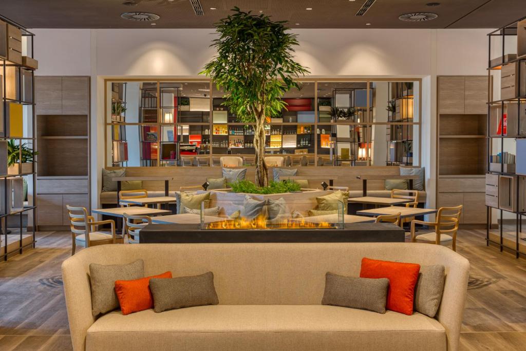 Posezení v ubytování IntercityHotel Berlin Airport BER Terminal 1 & 2