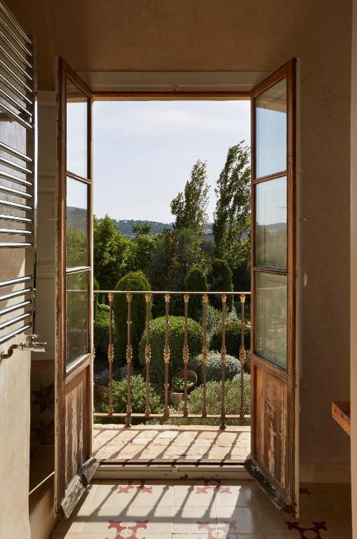 an open door to a balcony with a view at Casa La Siesta in Vejer de la Frontera