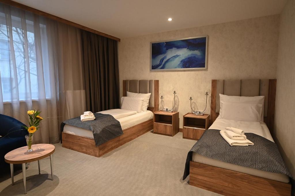 A bed or beds in a room at Hotel Foldana