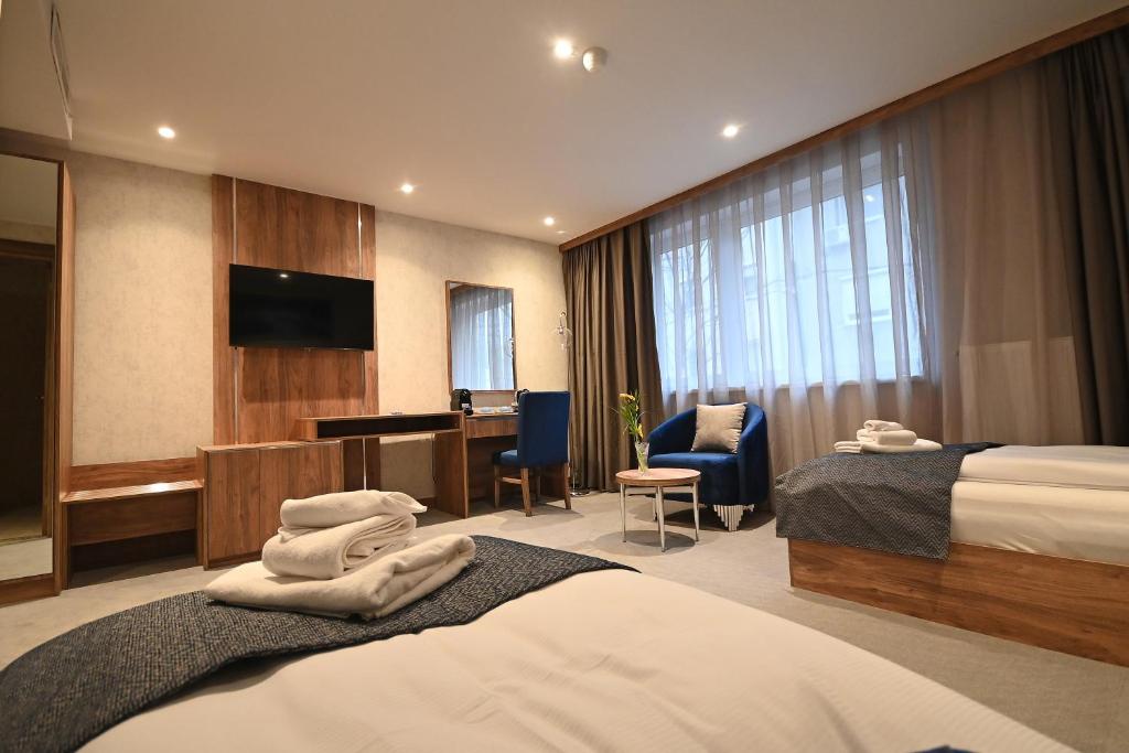 A bed or beds in a room at Hotel Foldana