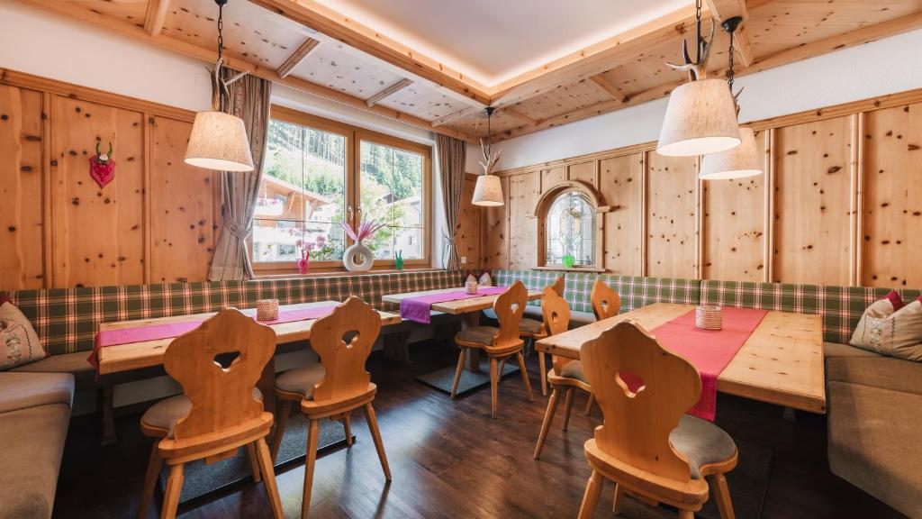 Posedenie v ubytovaní Alp Larain B&B