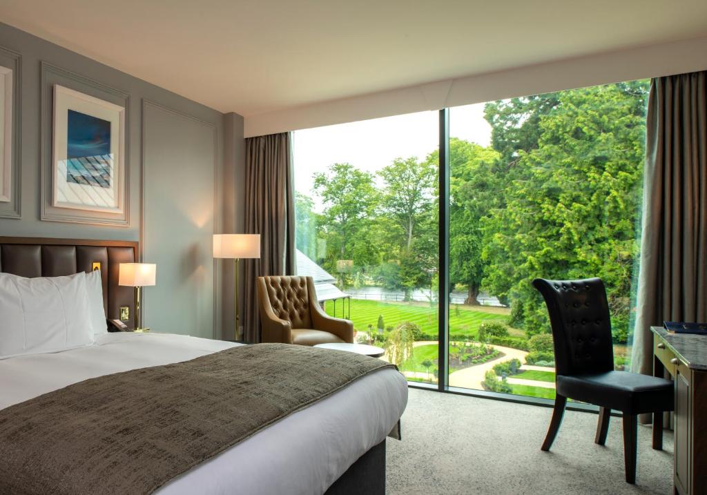 
Executive King Room with River View - Converts to Twin Beds
