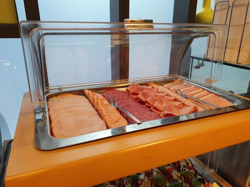 Jídlo v hotelu nebo okolí