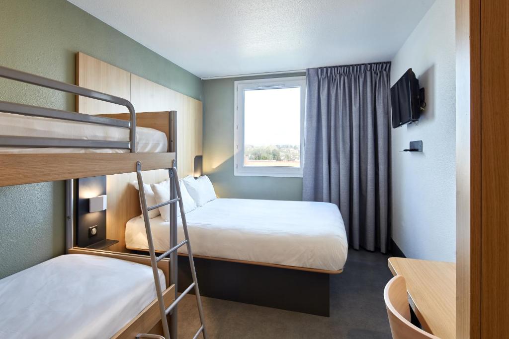 Postel nebo postele na pokoji v ubytování B&B HOTEL Paris Nord Gonesse Parc des Expos