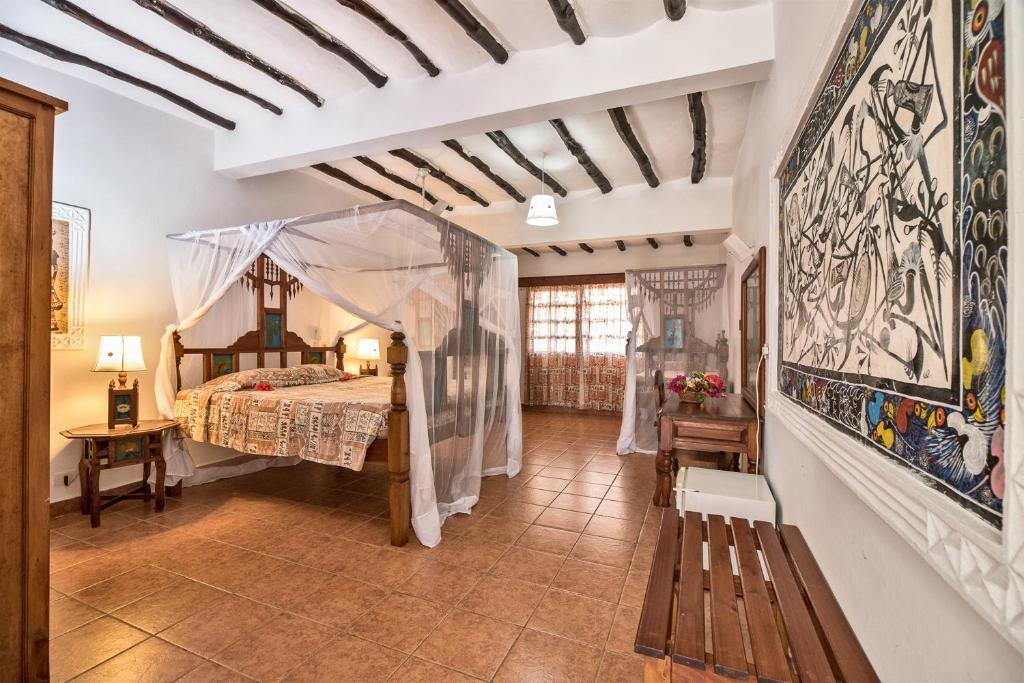 Postel nebo postele na pokoji v ubytování Jacaranda Beach Resort