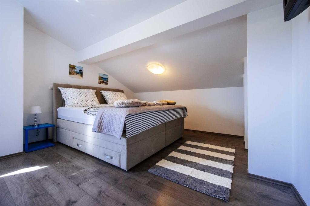 Posteľ alebo postele v izbe v ubytovaní Villa Enna with heated pool, Zadar