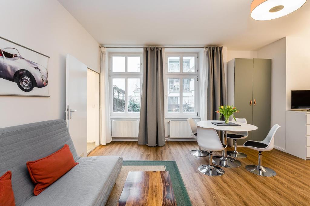 stadtRaum-berlin apartments - Apartment James (Greifenhagenerstr. 64)