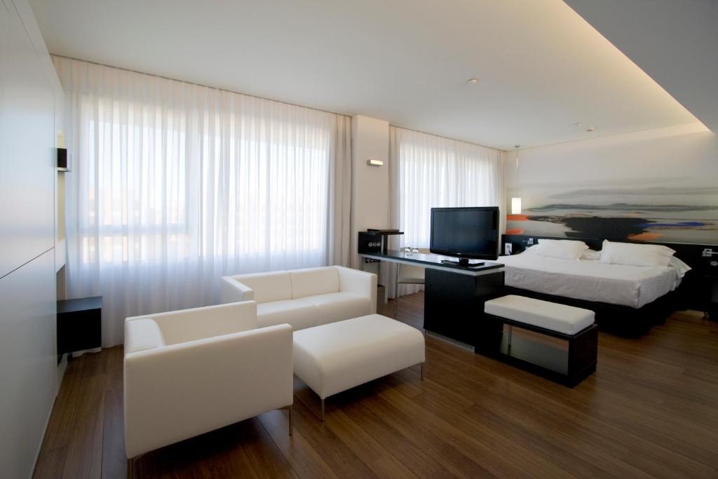 Axor Barajas, Madrid – Updated 2023 Prices