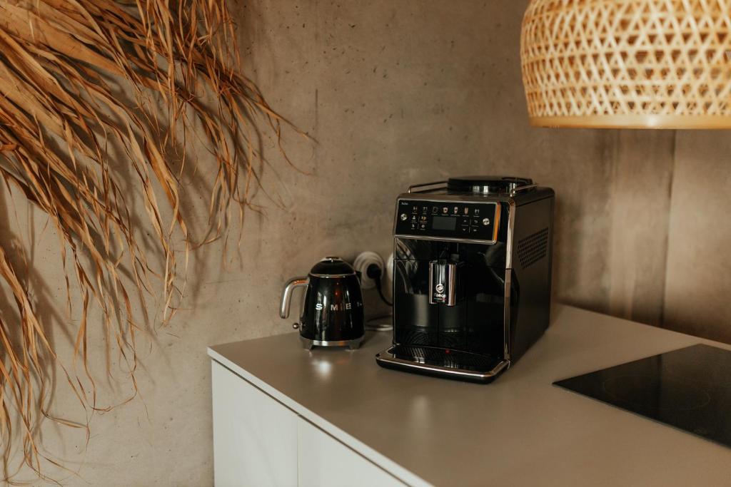 Príslušenstvo na prípravu kávy alebo čaju v ubytovaní Tulum Apartament - Top Design - PROJECTOR - FREE PARKING - Bath - Spodek - MCK