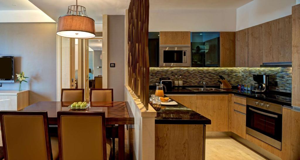 Kuchyň nebo kuchyňský kout v ubytování Hyatt Regency Pune Hotel & Residences