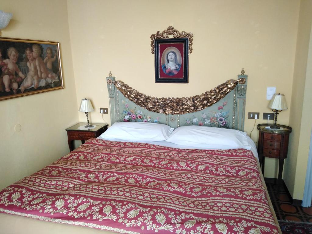 a bedroom with a bed with a red blanket on it at Villa Torretta in Varenna
