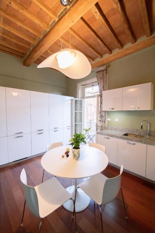 Kuchyňa alebo kuchynka v ubytovaní Casa della Luce Luxury