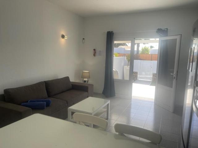 Posezení v ubytování VILLAS NEW LANZASUITES PLUS