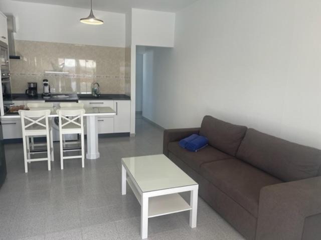 Kuchyň nebo kuchyňský kout v ubytování VILLAS NEW LANZASUITES PLUS