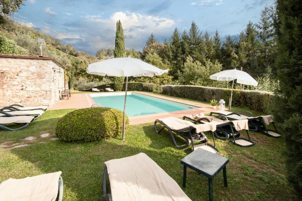 The swimming pool at or close to Casetta di Butia, Ginestra apartment with swimming pool