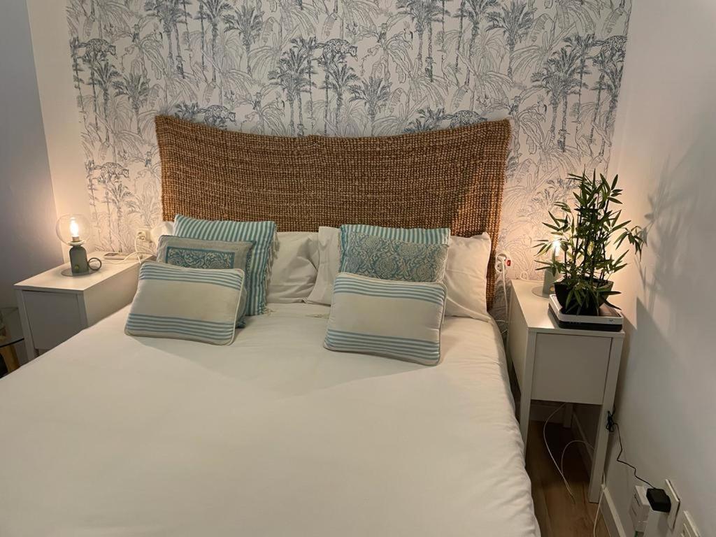 Postel nebo postele na pokoji v ubytování Cozy Loft Malaga Centre II
