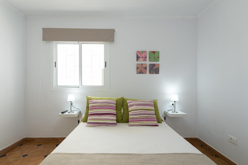 A bed or beds in a room at HomeForGuest A piece of oasis in the South of Gran Canaria