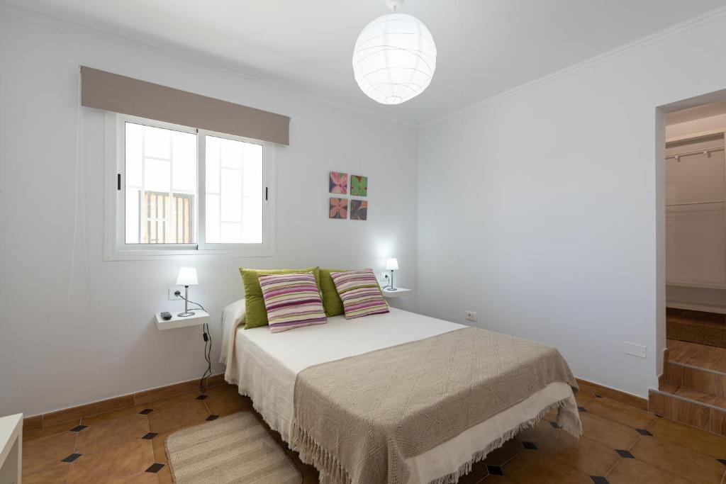 A bed or beds in a room at HomeForGuest A piece of oasis in the South of Gran Canaria