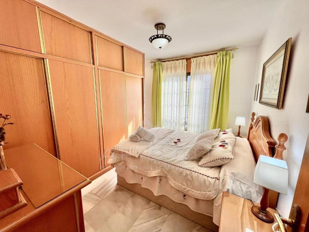 Łóżko lub łóżka w pokoju w obiekcie Precioso apartamento con vistas en la Herradura