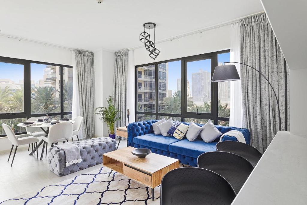 Silkhaus Downtown 1BDR near park with pool & gym access