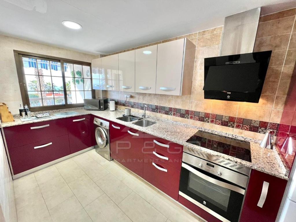 Kuchnia lub aneks kuchenny w obiekcie Precioso apartamento con vistas en la Herradura