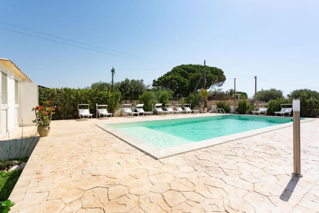 Bazén v ubytování B&B Villa Francesco nebo v jeho okolí