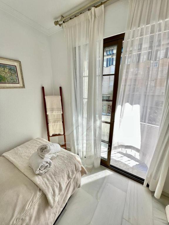 Łóżko lub łóżka w pokoju w obiekcie Precioso apartamento con vistas en la Herradura