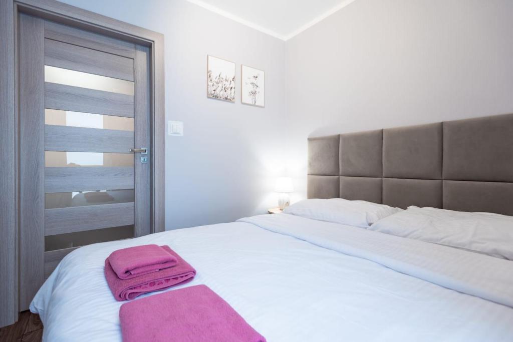 Posteľ alebo postele v izbe v ubytovaní Apartament Zaciszny