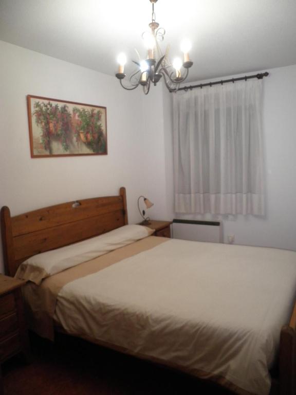 Posteľ alebo postele v izbe v ubytovaní Apartamentos Anita