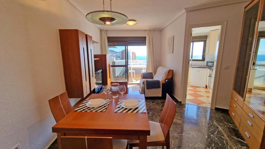 Kuchyň nebo kuchyňský kout v ubytování En el centro de Benidorm y con vistas al mar