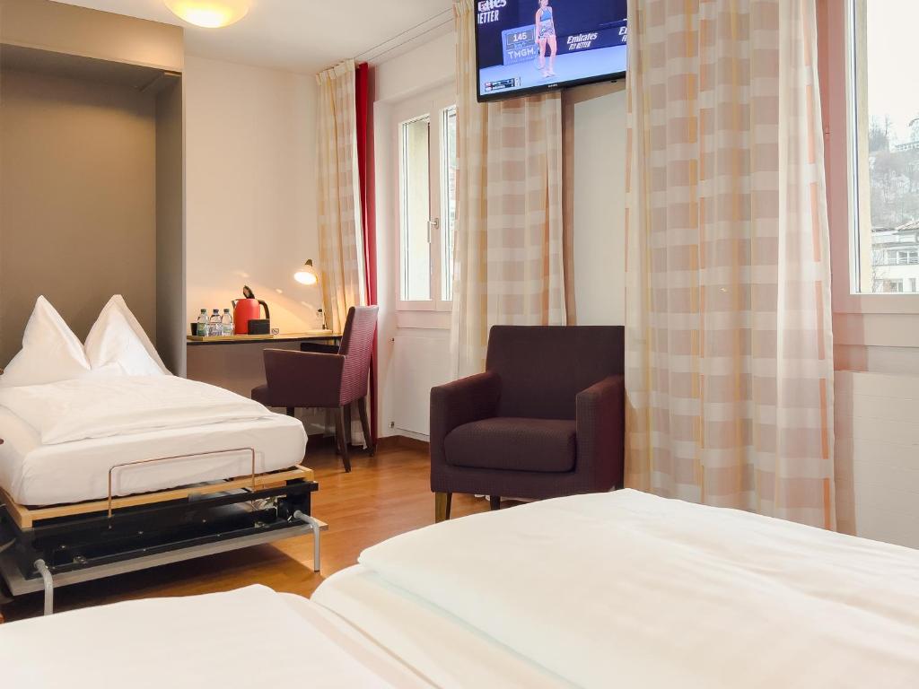 Postel nebo postele na pokoji v ubytování Hotel Rothaus Luzern & Peruvian Culinary Art