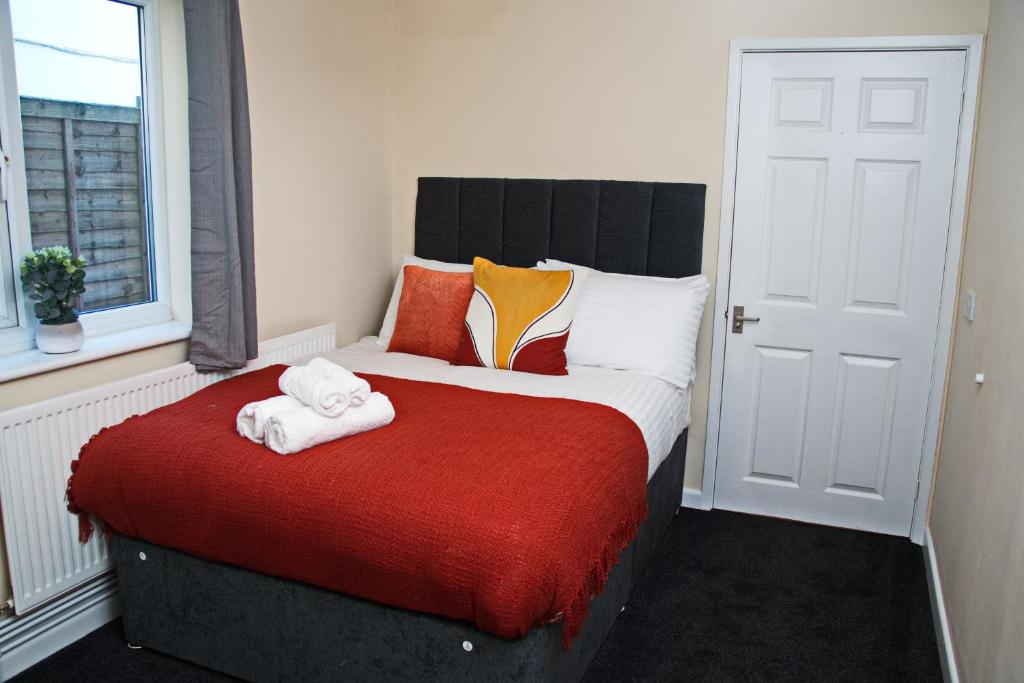 Кровать или кровати в номере Host & Stay - Clacton Coastal Hideaway