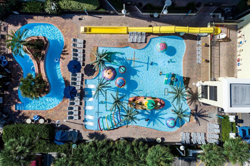 Sea Crest Oceanfront Resort - Lowrise Room - 2 Double Beds