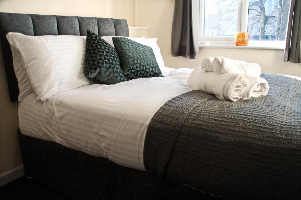 Кровать или кровати в номере Host & Stay - Clacton Coastal Hideaway