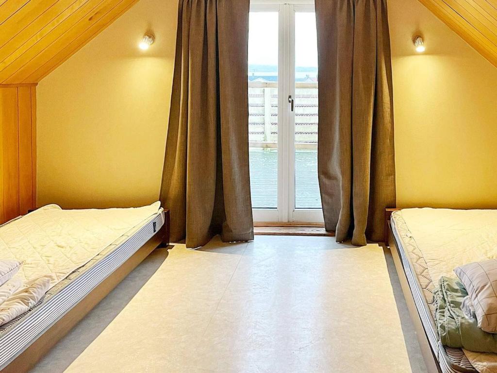 Postel nebo postele na pokoji v ubytování Holiday home SÖLVESBORG XVI
