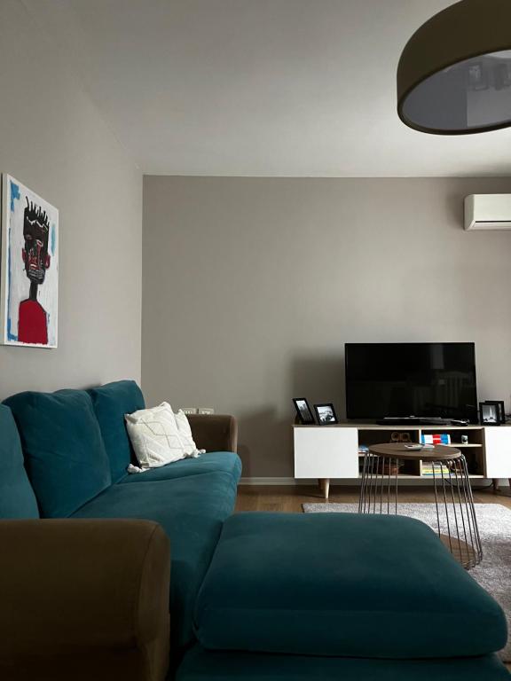 Bllok Area Apartment - Image 7