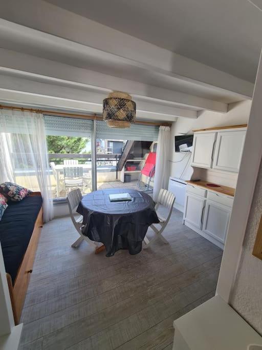 Kuchyňa alebo kuchynka v ubytovaní Appartement au bord de mer
