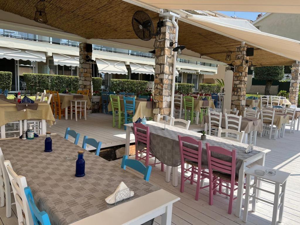 A restaurant or other place to eat at Porto Palio Beach Hotel