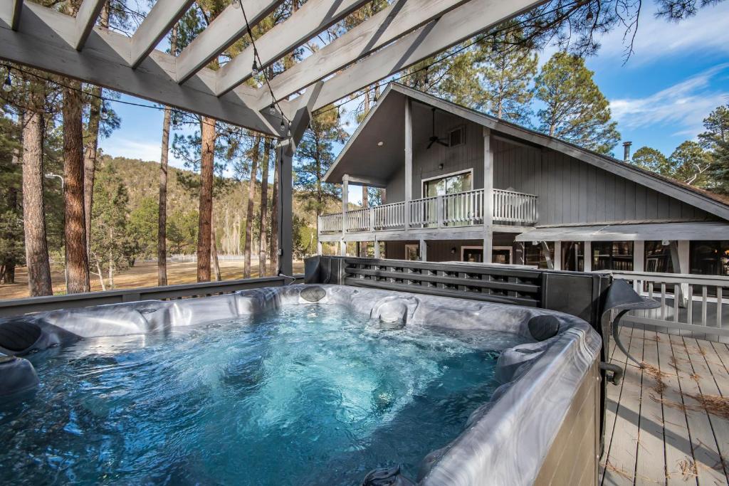 Eagle Creek Retreat, 7 Bedrooms, Sleeps 23, Game Room, Hot Tub Pavilion,  Ruidoso – Updated 2023 Prices